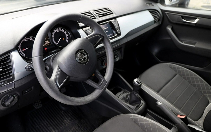 Skoda Fabia cena 46900 przebieg: 96030, rok produkcji 2020 z Sandomierz małe 301